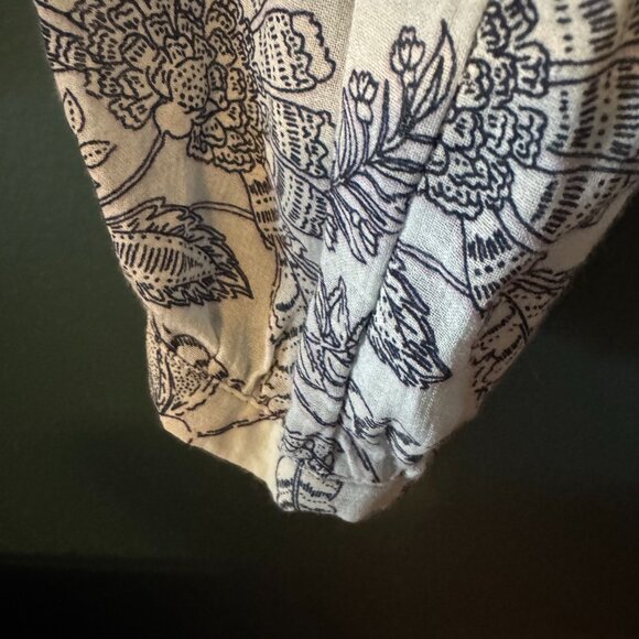 🌸 GAP Blue Floral Blouse – EUC, Size Large Tall 🌸 - 0073 - Picture 2 of 4